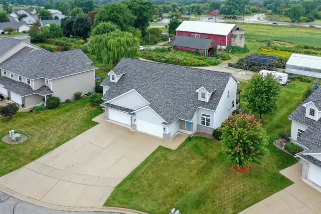 $379,900 | 3980 North Parker Way, De Pere, WI 54115