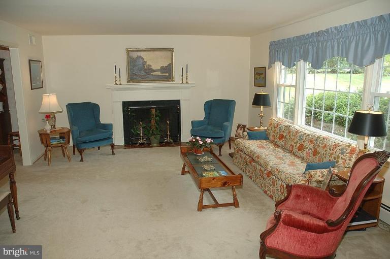 6128 Long Meadow Road McLean, VA 22101 - Photo 2 of 15 Living Room