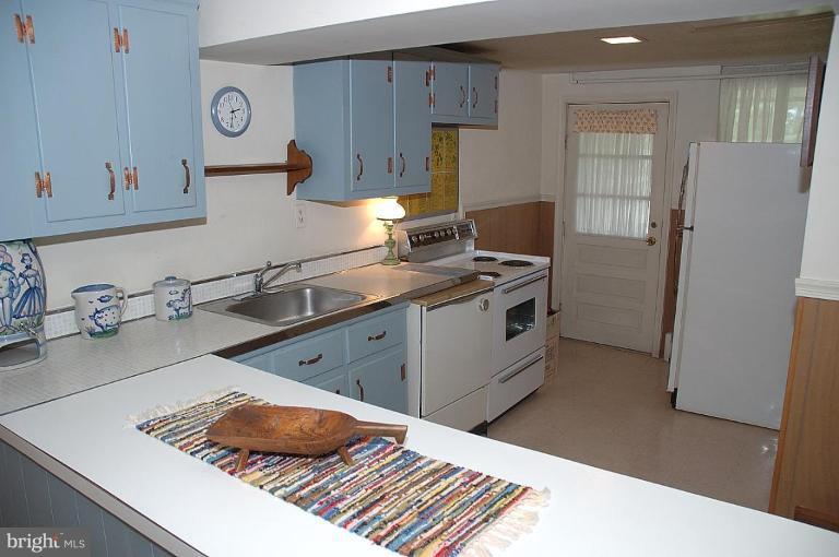 6128 Long Meadow Road McLean, VA 22101 - Photo 13 of 15 Kitchen #2