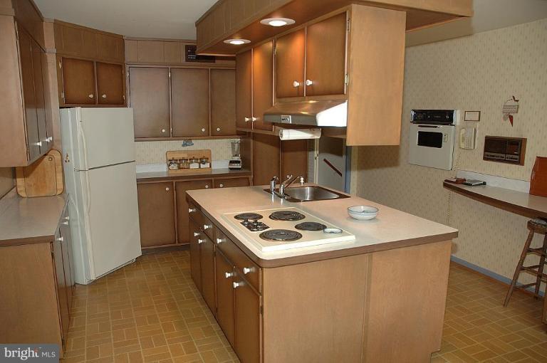 6128 Long Meadow Road McLean, VA 22101 - Photo 4 of 15 Kitchen