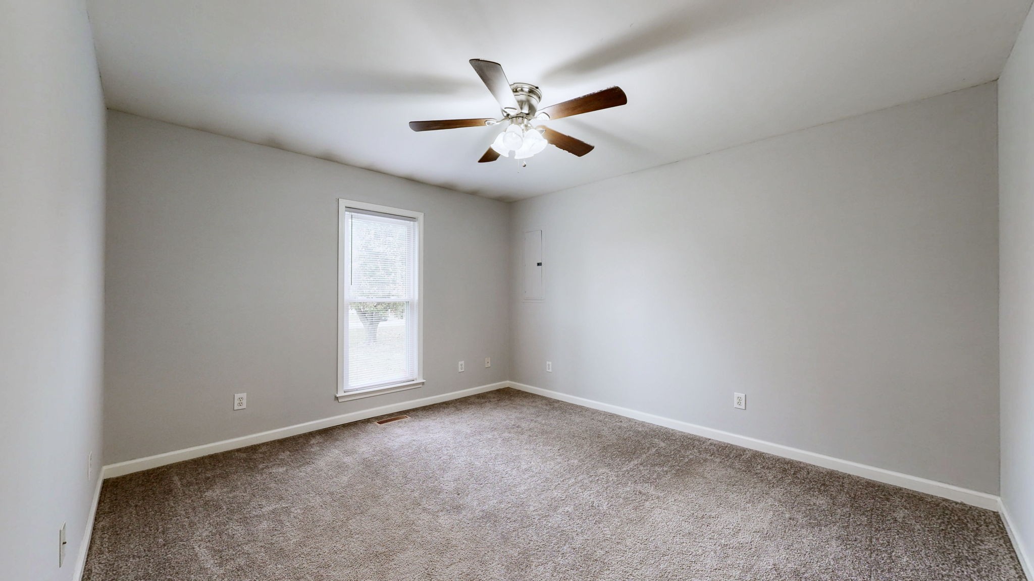132 Ben Drive Springfield, TN 37172 - Photo 12 of 35 an empty room with window and ceiling fan