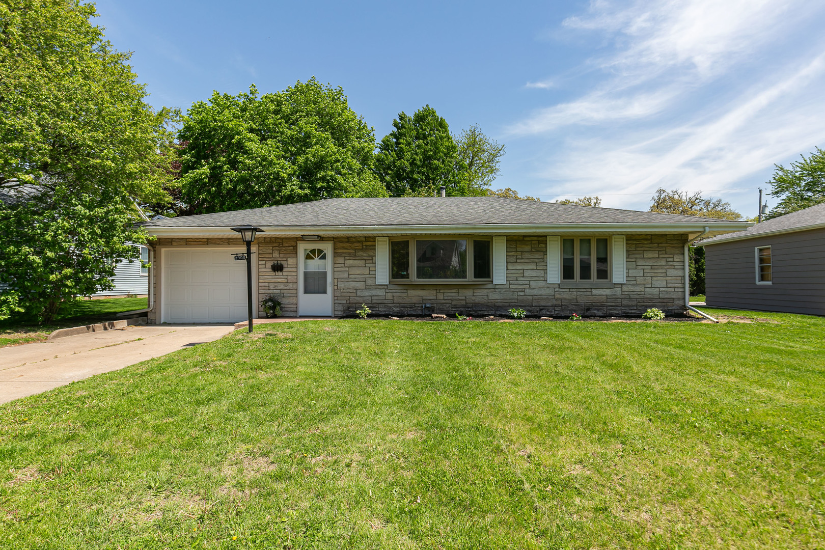2908 26th Street Moline, IL 61265 - Photo 2 of 39