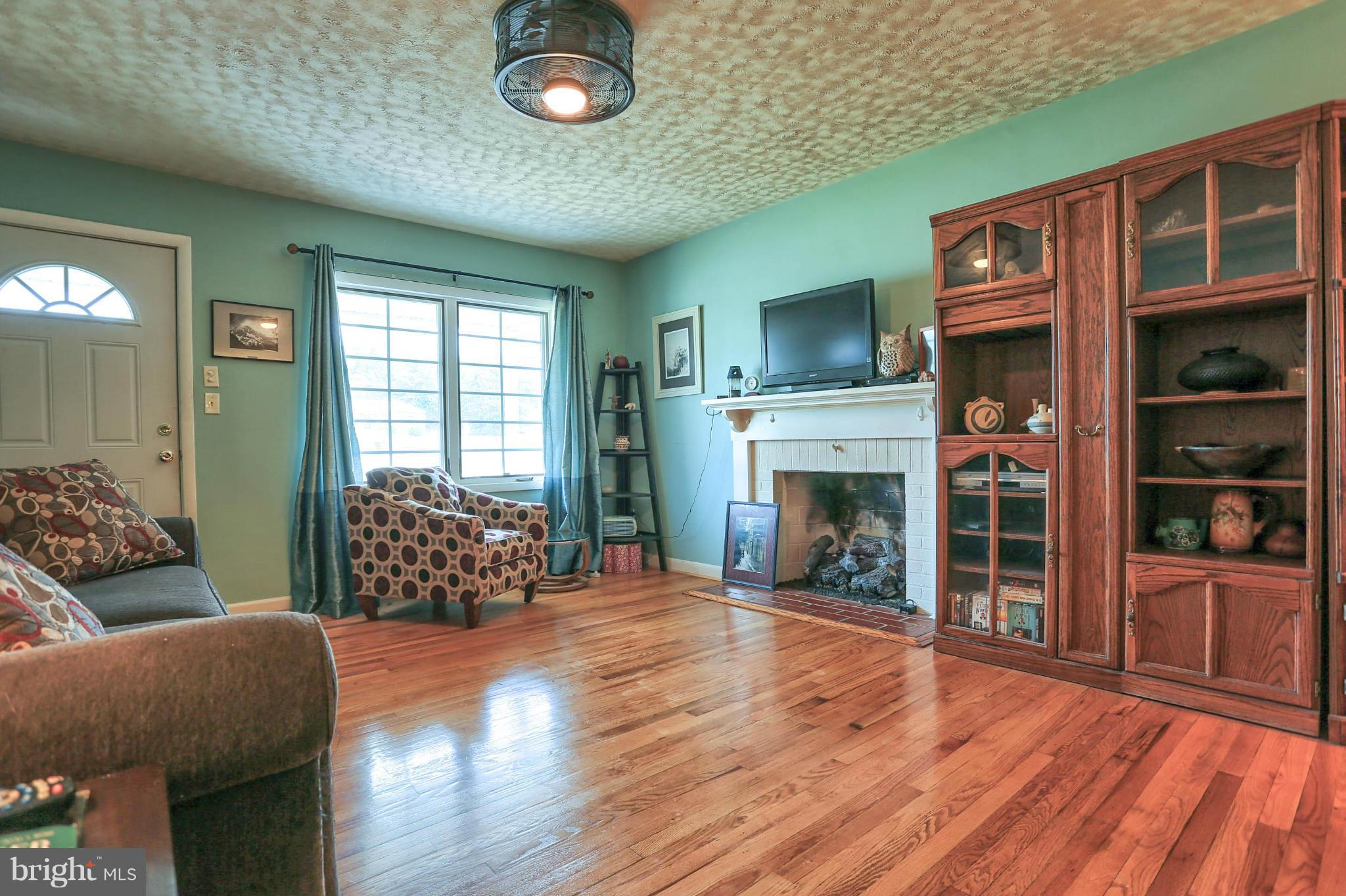 11344 Manse Road Hagerstown, MD 21740 - Photo 7 of 29 Living Room