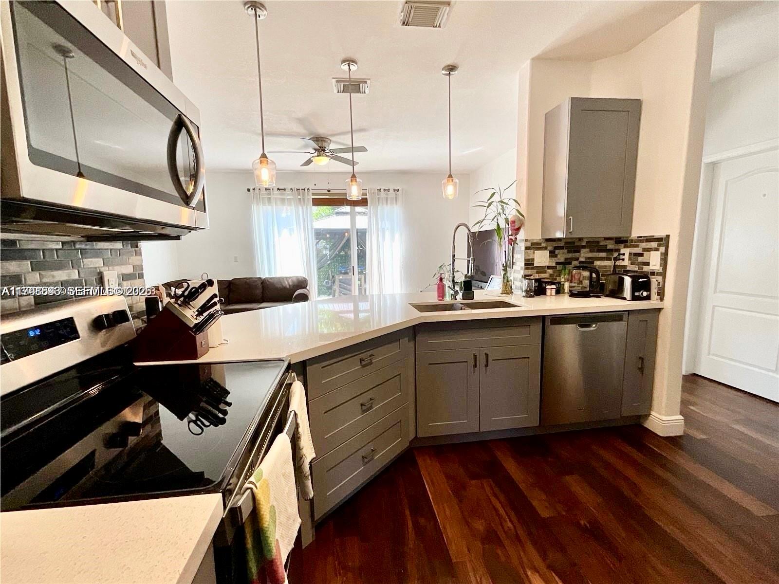 7472 Northwest 112 Path Doral, FL 33178 - Photo 7 of 39