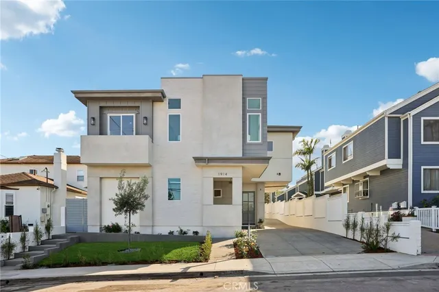 $2,318,000 | 1914 Belmont Lane, Unit A, Redondo Beach, CA 90278