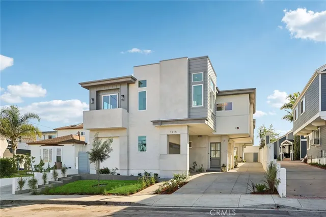 $2,318,000 | 1914 Belmont Lane, Unit A, Redondo Beach, CA 90278