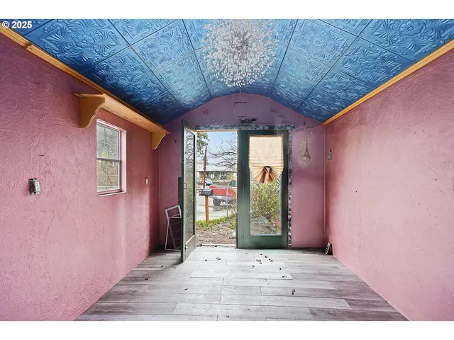 $300,000 | 319 West 13th Street, The Dalles, OR 97058