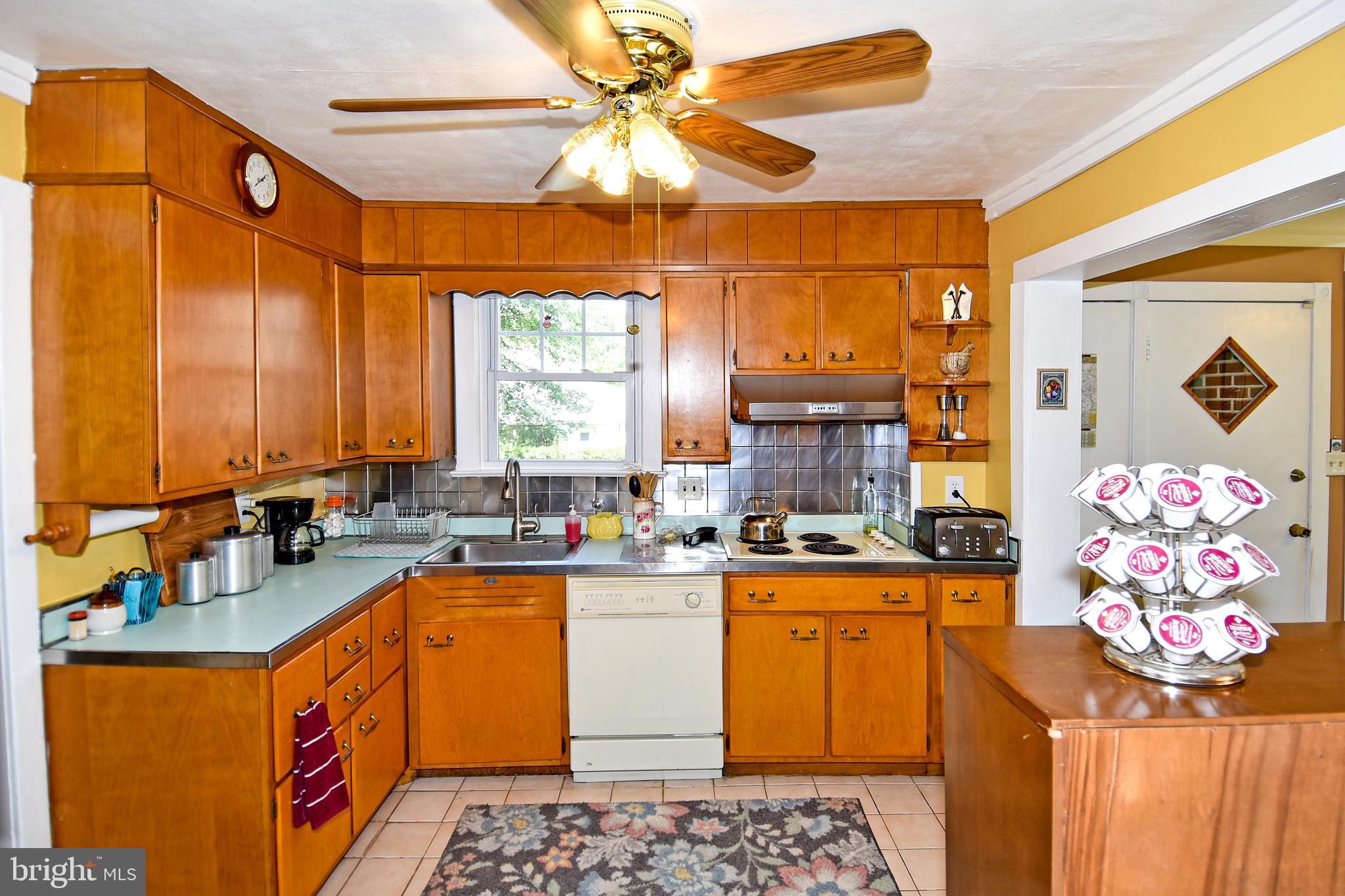 3500 Swann Road Suitland, MD 20746 - Photo 19 of 55 Kitchen is very warm and sweet