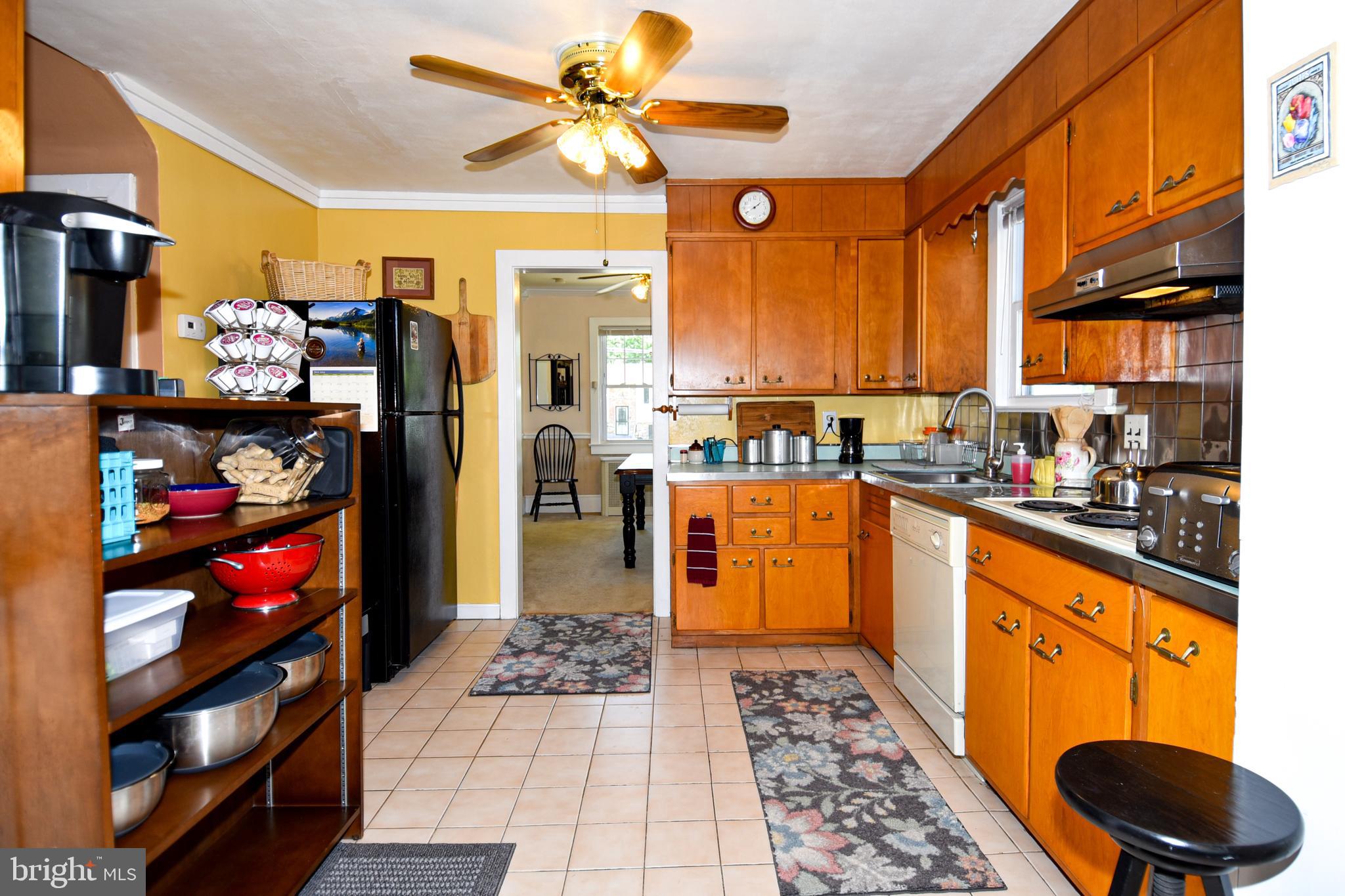 3500 Swann Road Suitland, MD 20746 - Photo 20 of 55 Large Kitchen