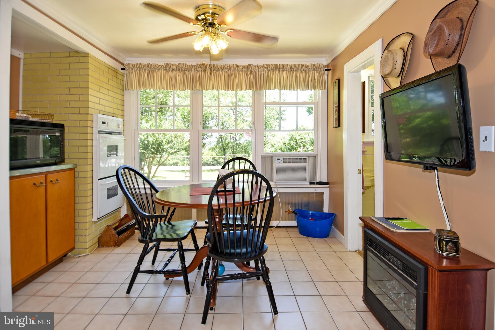 3500 Swann Road Suitland, MD 20746 - Photo 23 of 55 Breakfast area