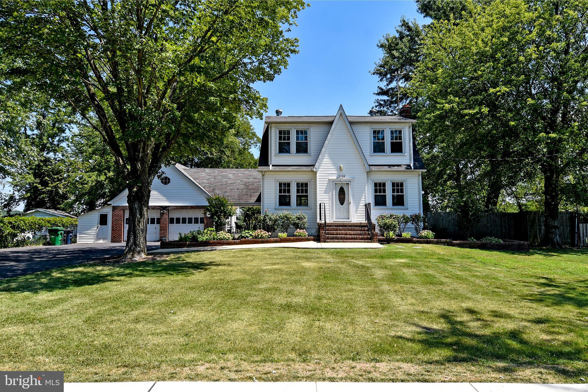 3500 Swann Road Suitland, MD 20746 - Photo 49 of 55 Outstanding Lawn, shrubs & Mature trees.