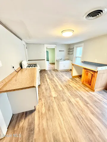 $1,200 | 1575 Carrie Street, Unit 2, Schenectady, NY 12308