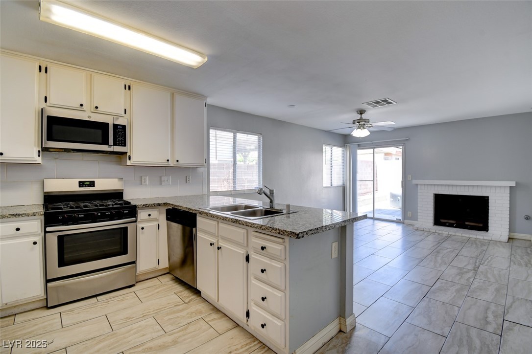 7732 Parnell Avenue Las Vegas, NV 89147 - Photo 5 of 15