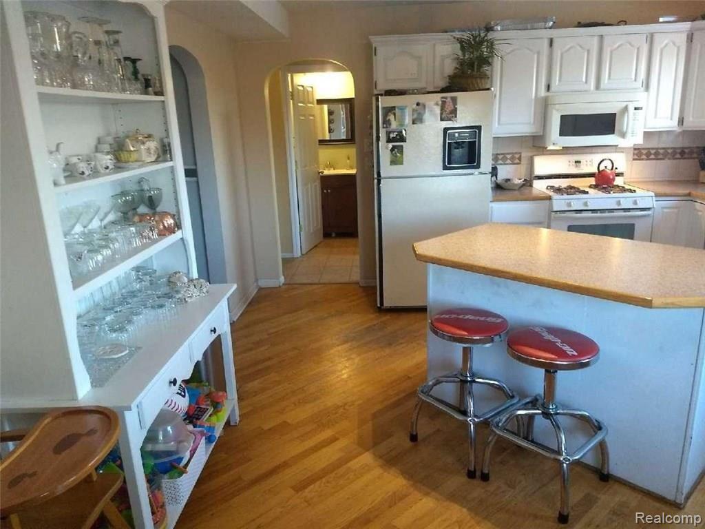 1385 East Thompson Road Holly, MI 48442 - Photo 53 of 68 kitchen 8.jpg