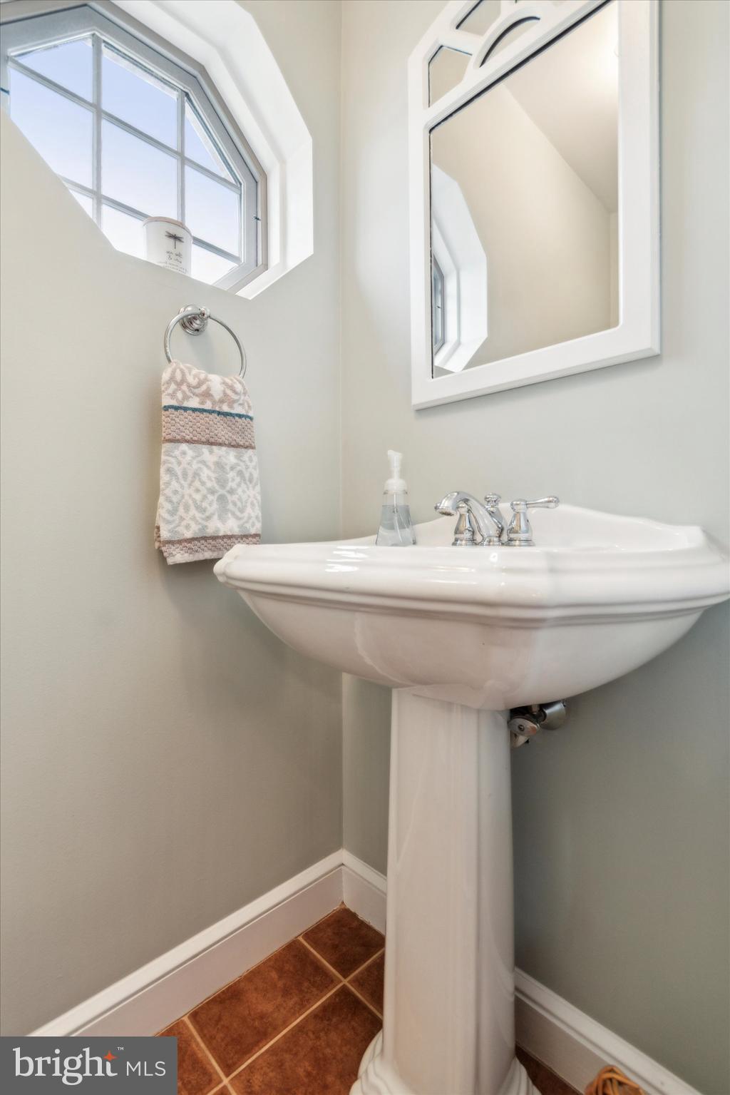 56 Croton Road Wayne, PA 19087 - Photo 7 of 27 Convenient 1st Floor Powder Room