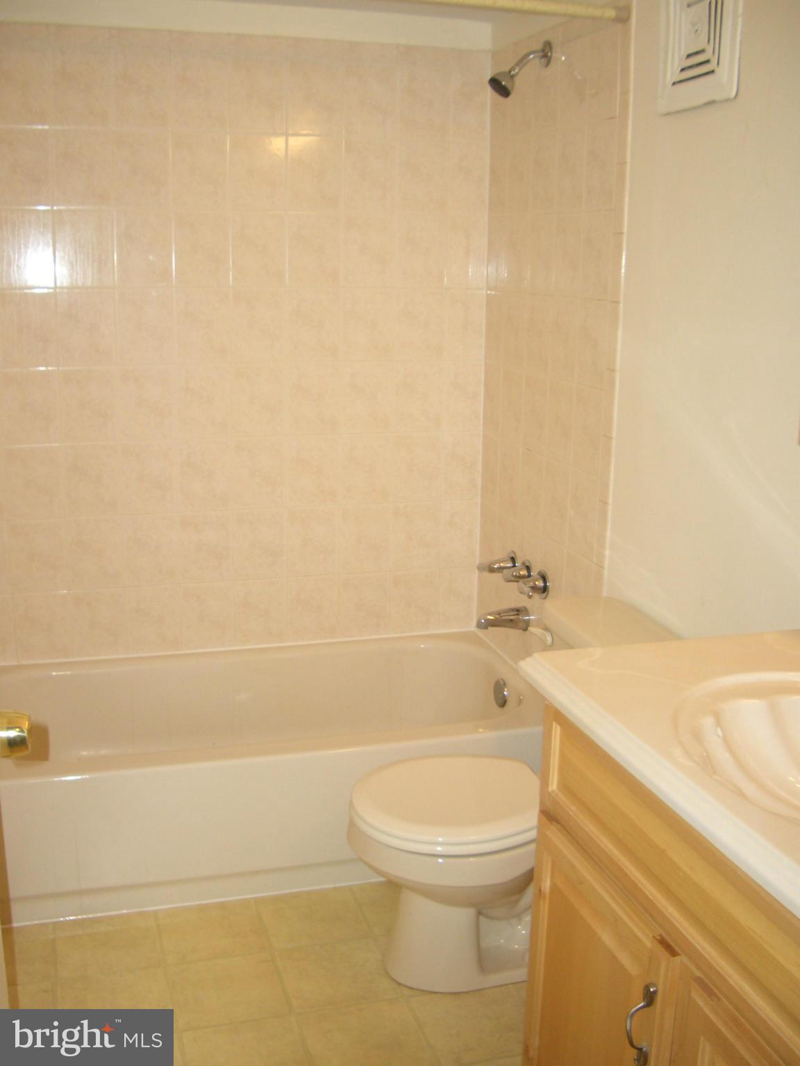 5914 Prince James Drive, Unit 76 Springfield, VA 22152 - Photo 8 of 9 Bath