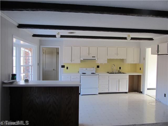 2020 Chestnut Grove Road King, NC 27021 - Photo 5 of 10 Kitchen.
