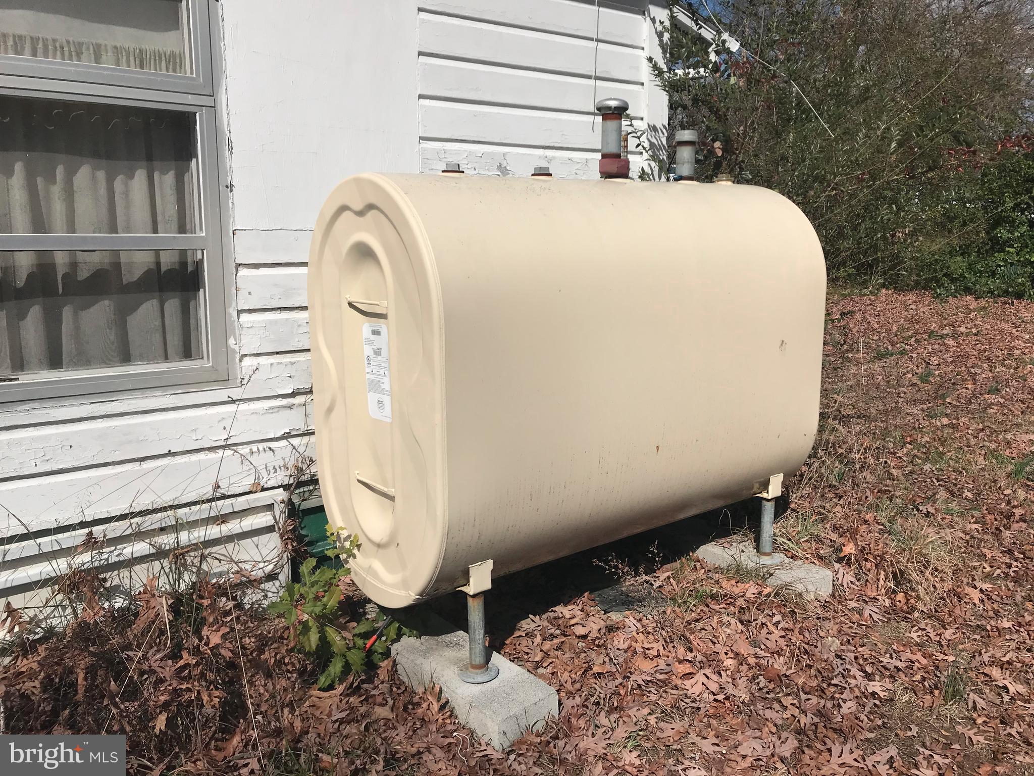 Oil tank