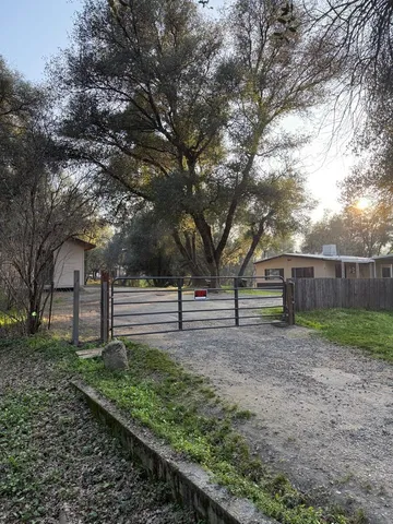 $299,950 | 49872 Road 426, Oakhurst, CA 93644