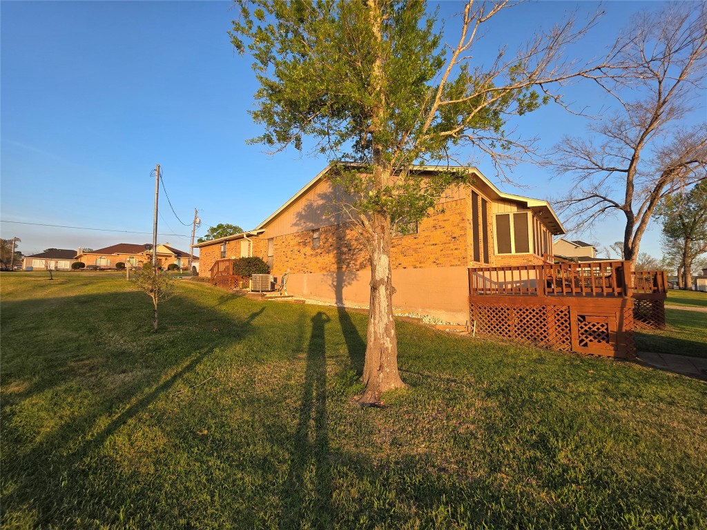 482 West Cattle Drive Onalaska, TX 77360 - Photo 3 of 34 a view of a house with a yard