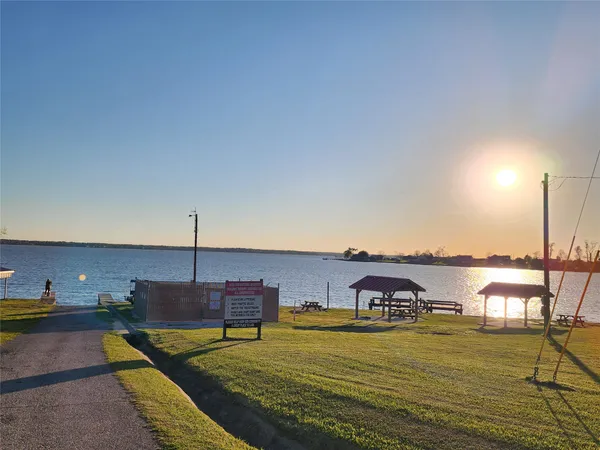 $470,000 | 482 West Cattle Drive, Onalaska, TX 77360