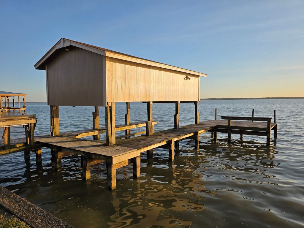 482 West Cattle Drive Onalaska, TX 77360 - Photo 33 of 34 a view of a chairs and table on the terrace