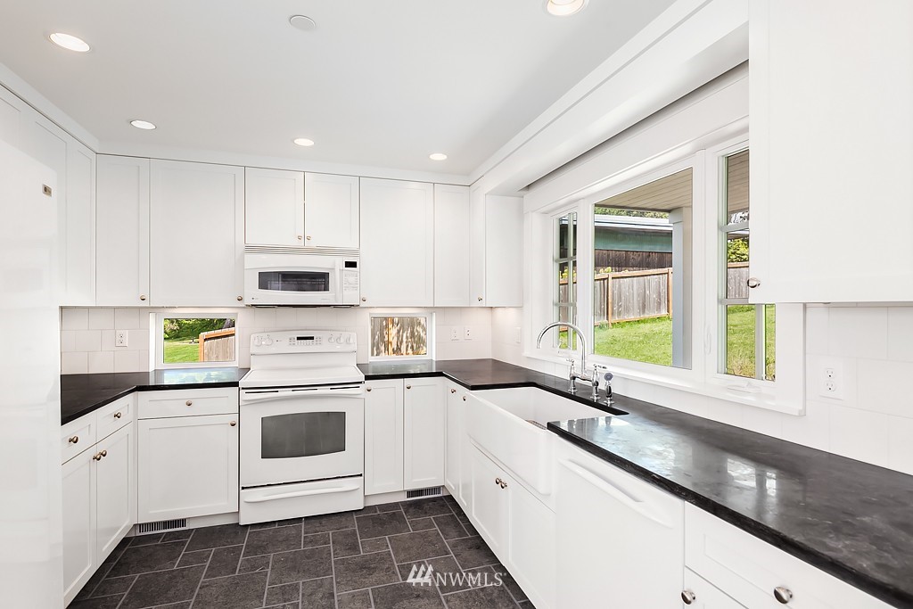 22905 Kingsbury Road Southwest Vashon, WA 98070 - Photo 12 of 25 Gallery Image 12