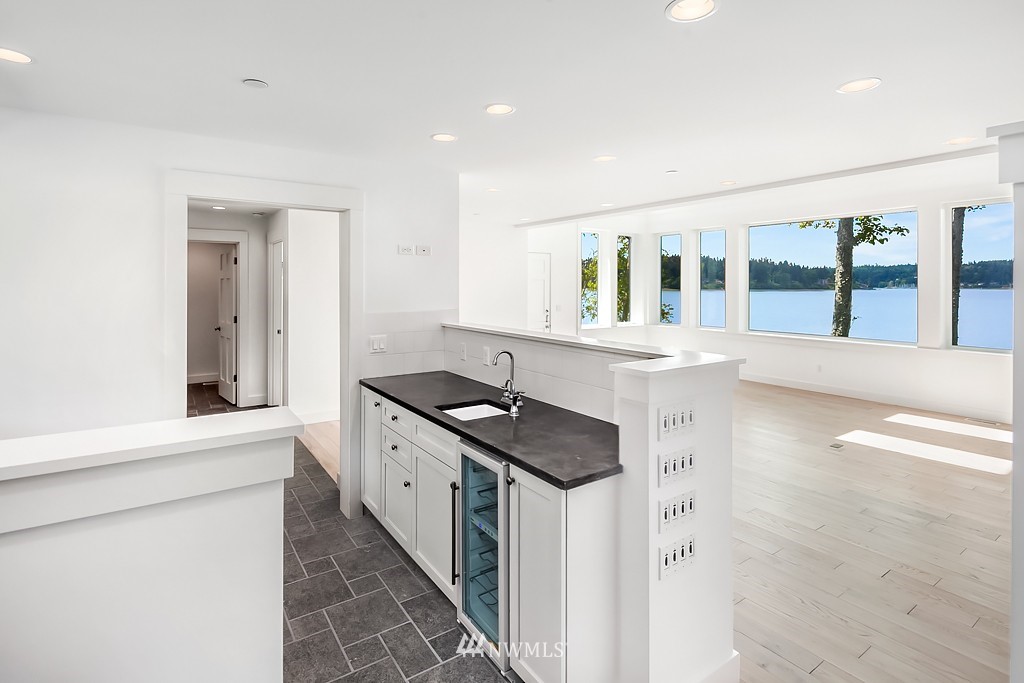 22905 Kingsbury Road Southwest Vashon, WA 98070 - Photo 13 of 25 Gallery Image 13