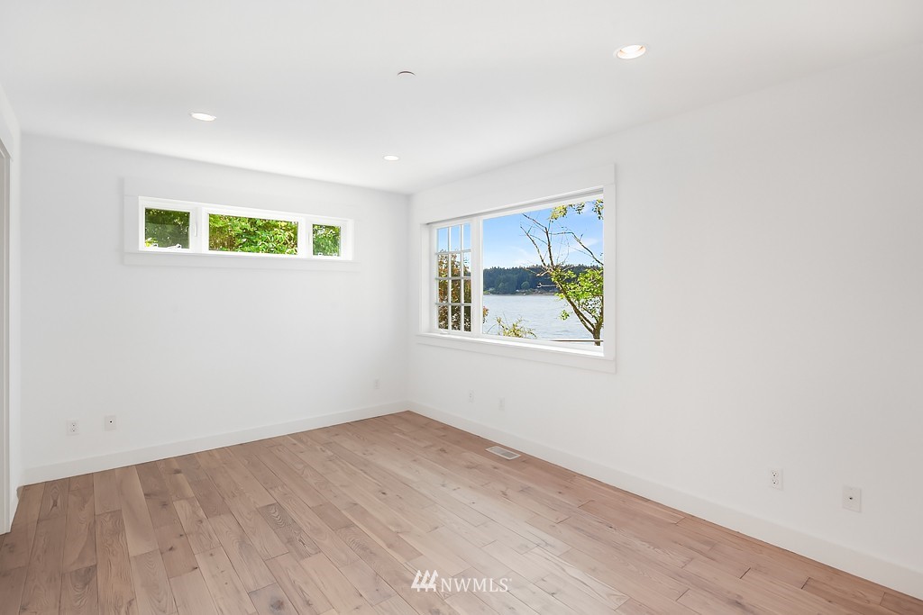 22905 Kingsbury Road Southwest Vashon, WA 98070 - Photo 14 of 25 Gallery Image 14