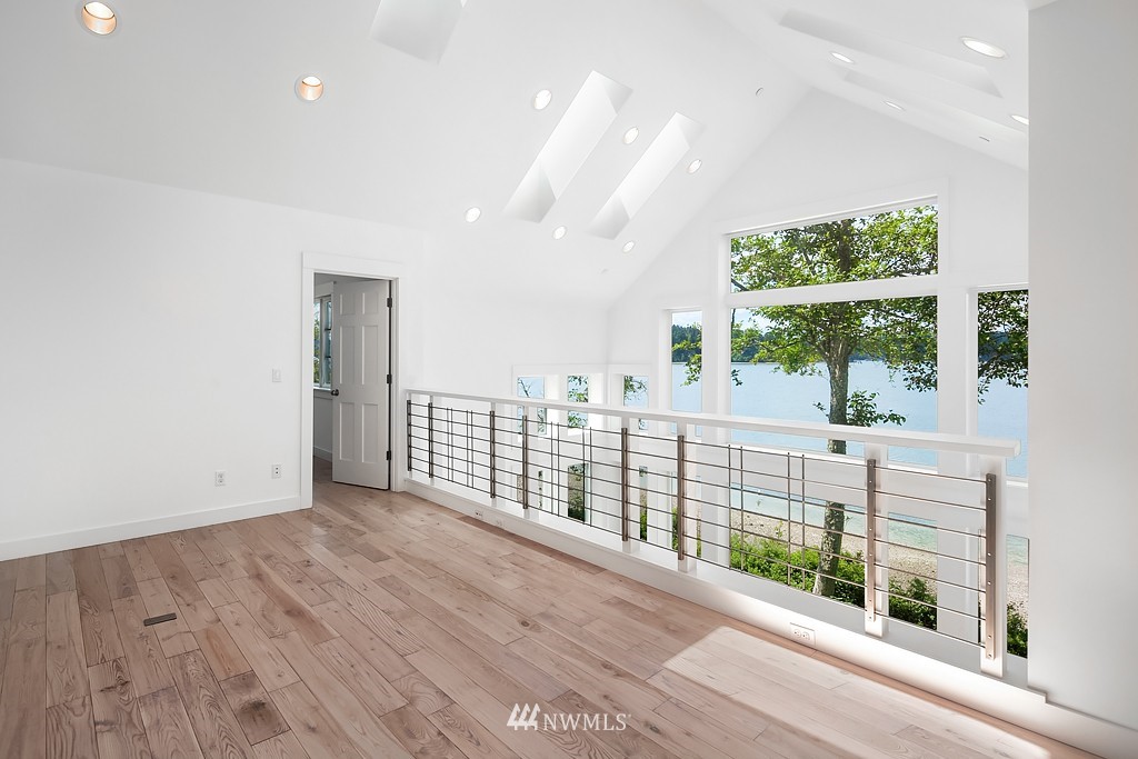 22905 Kingsbury Road Southwest Vashon, WA 98070 - Photo 15 of 25 Gallery Image 15