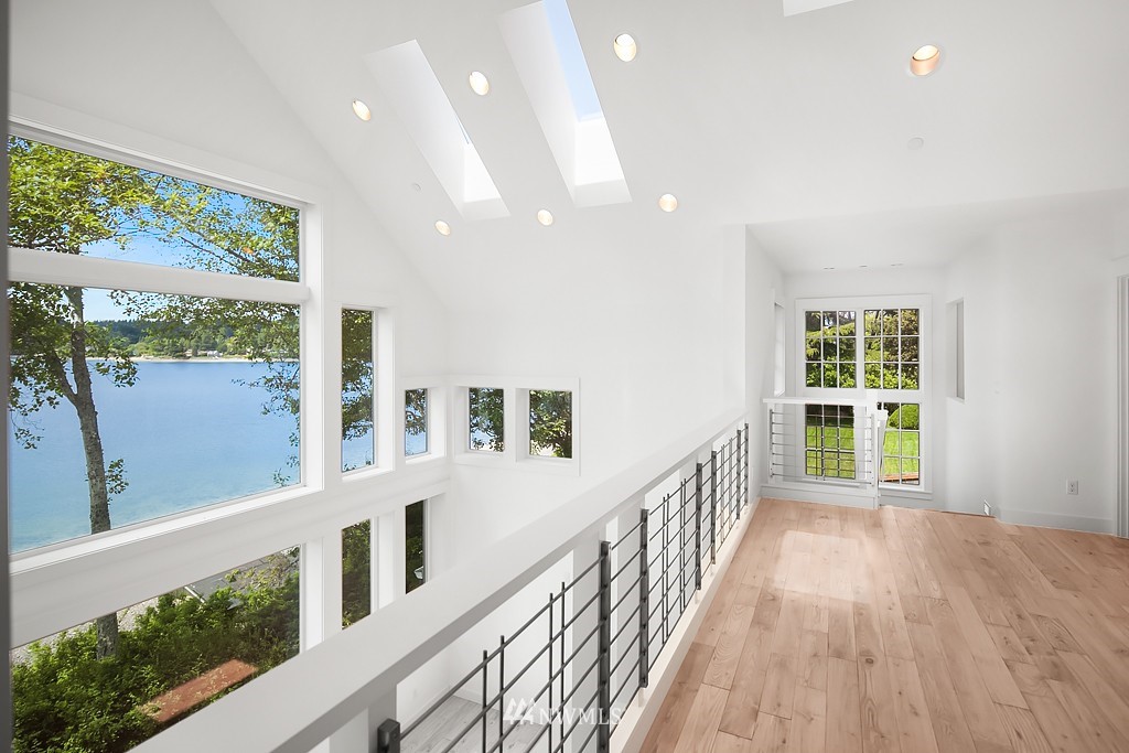 22905 Kingsbury Road Southwest Vashon, WA 98070 - Photo 16 of 25 Gallery Image 16
