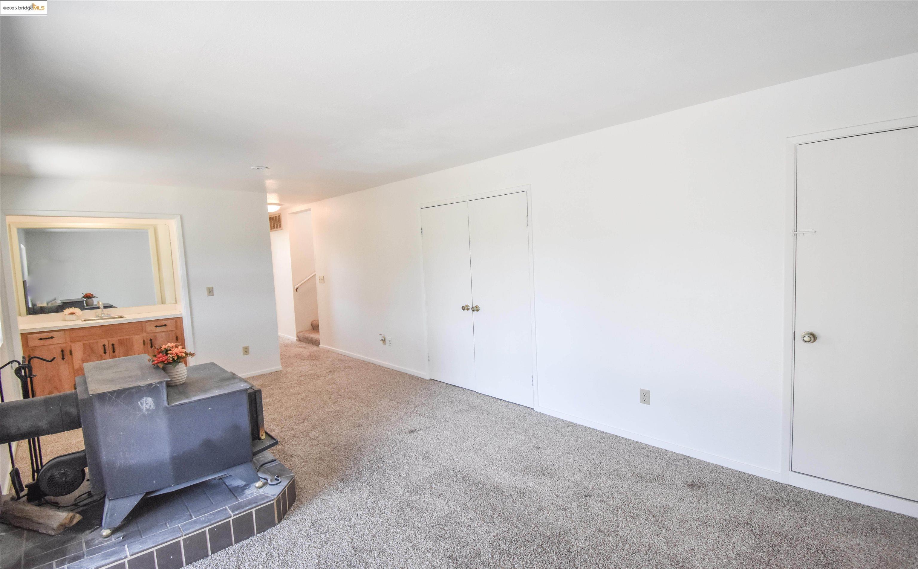 21850 Phoenix Lake Road Sonora, CA 95370 - Photo 28 of 39 a living room with furniture and a window