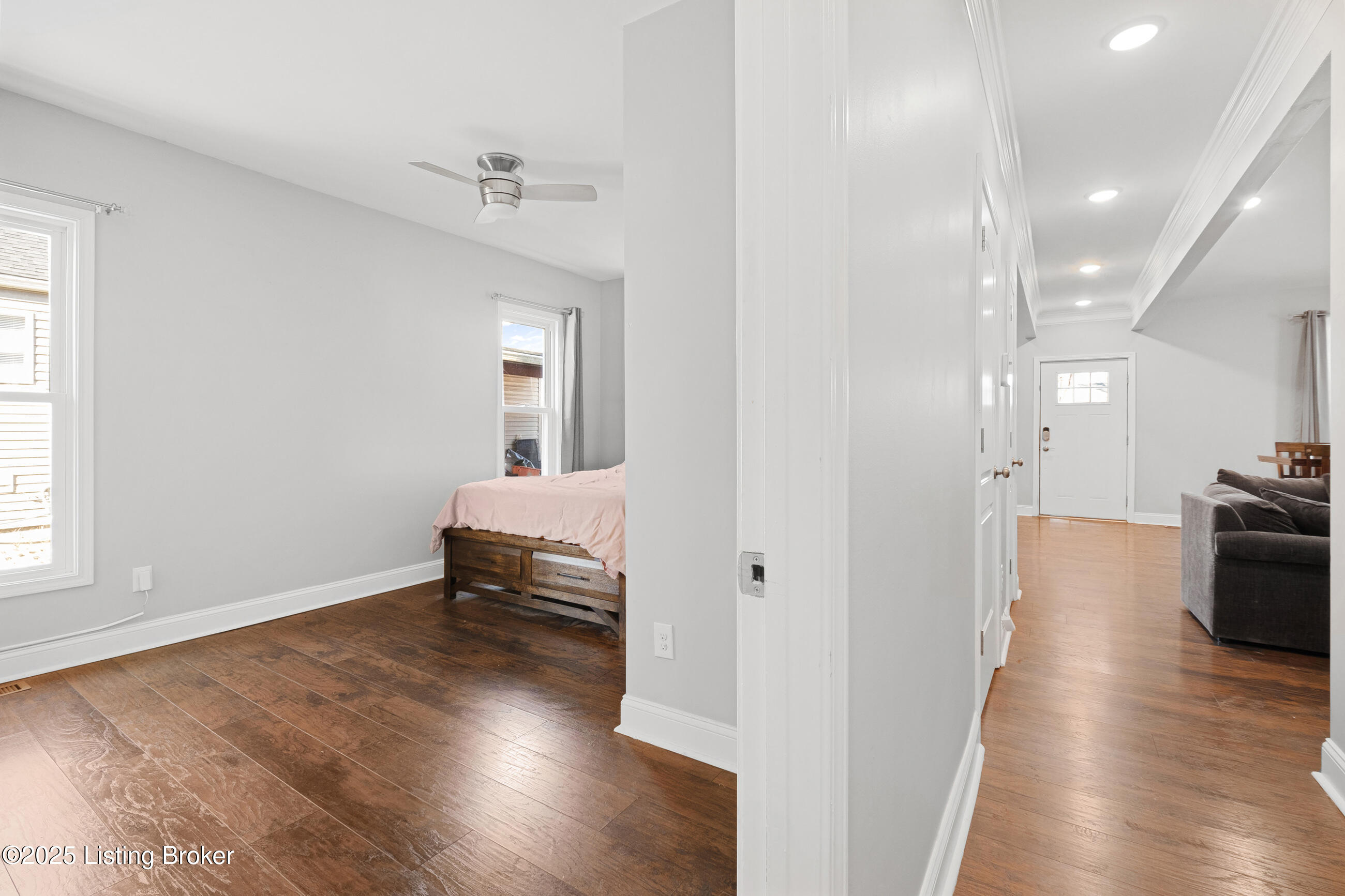 3063 University Road Louisville, KY 40206 - Photo 24 of 39 Hallway