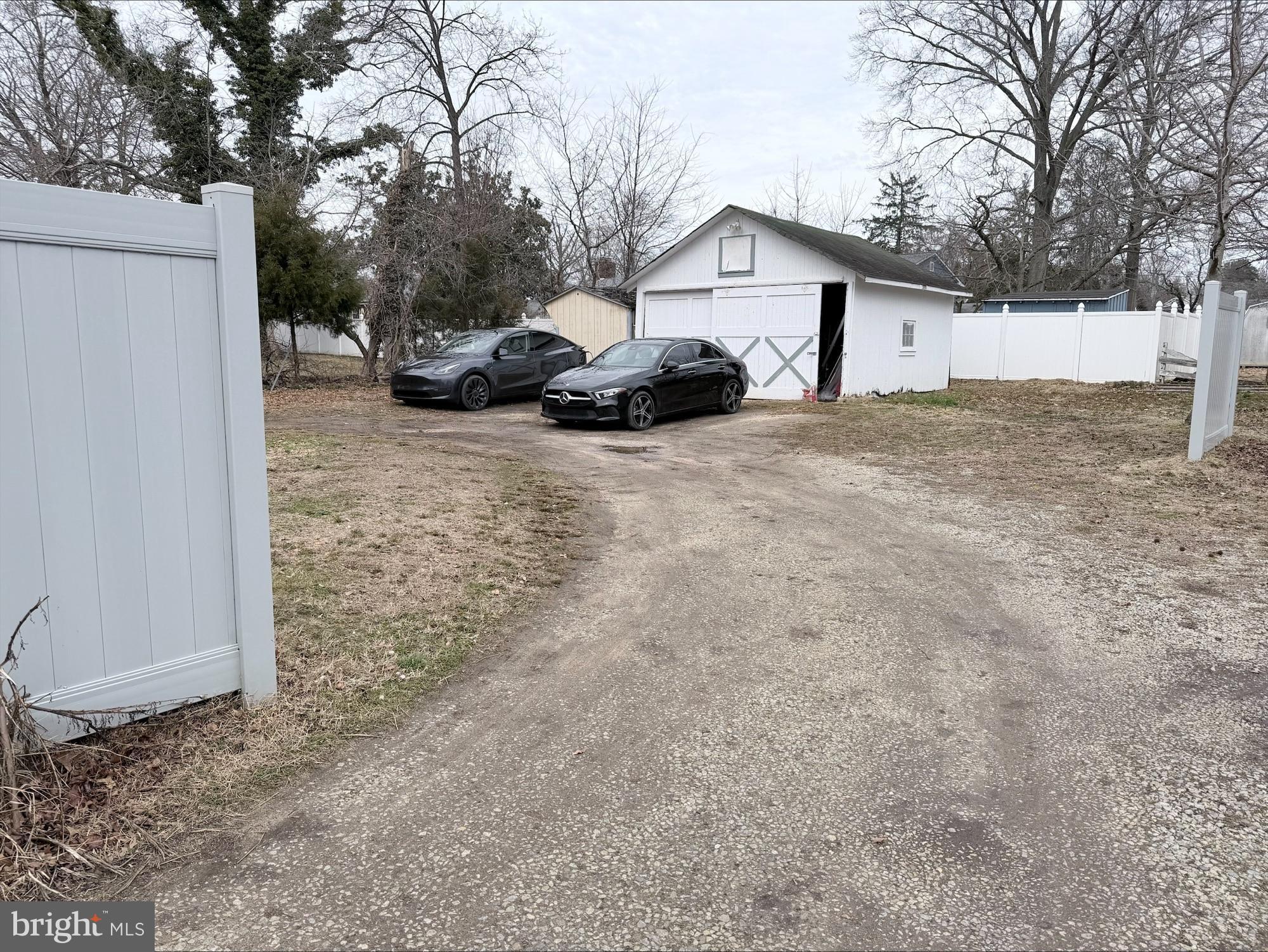 283 West Commerce St Extension Bridgeton, NJ 08302 - Photo 19 of 27 a view of a house with a yard covered in snow
