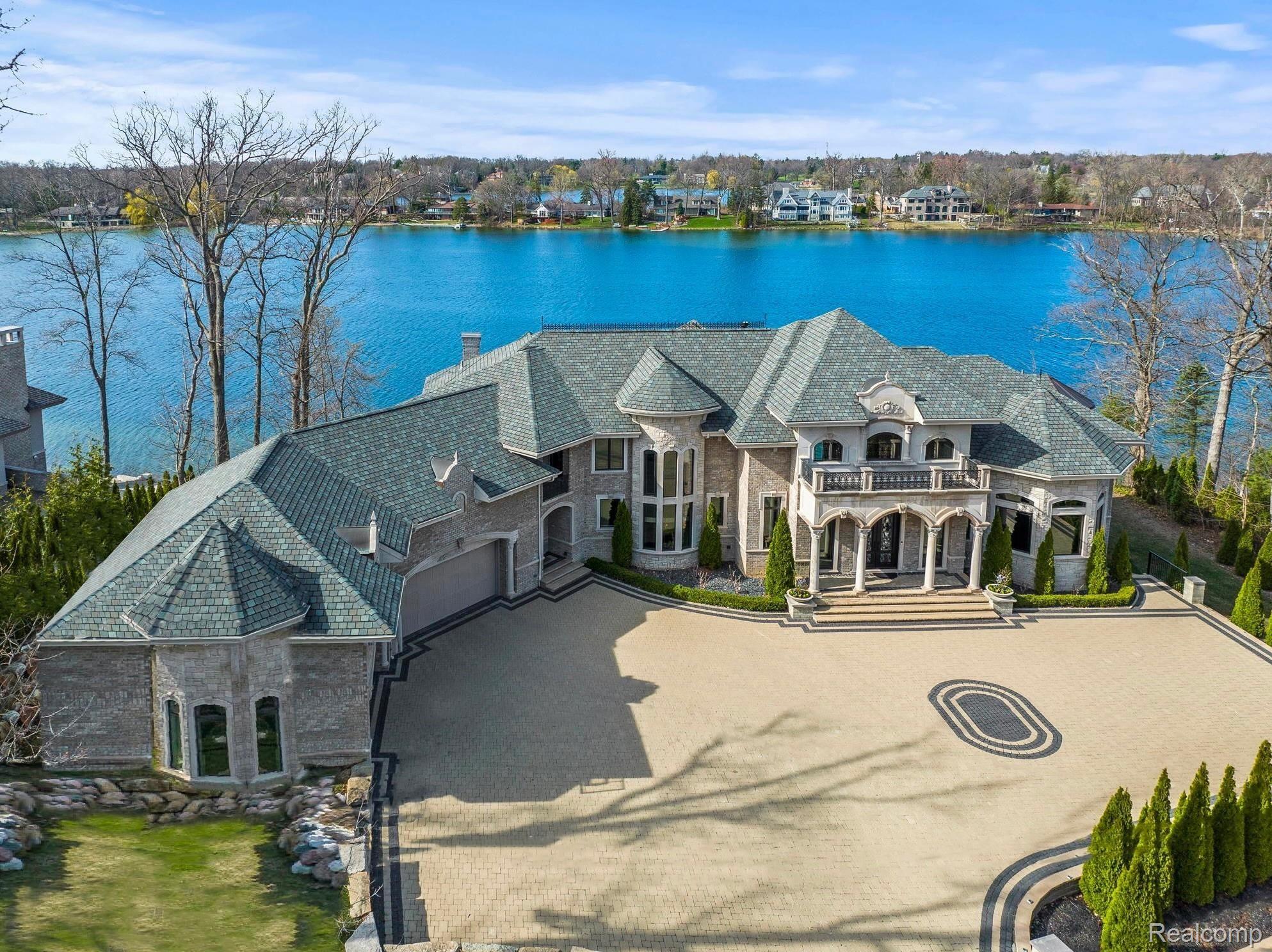 1530 Kirkway Road Bloomfield Hills, MI 48302 - Photo 2 of 38 114-web-or-mls-DJI_0333.jpg