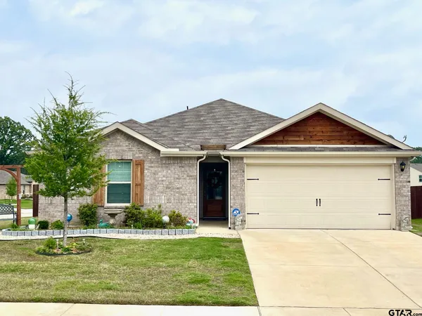 $309,900 | 1206 Hidden Vly Drive, Chandler, TX 75758