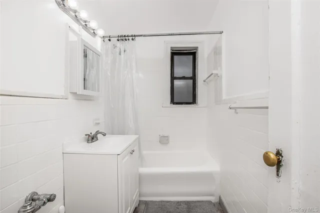 $160,000 | 590 East 3rd Street, Unit 2D, Mount Vernon, NY 10553