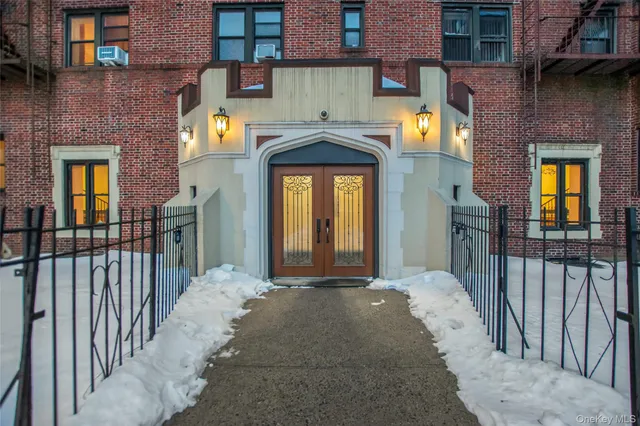 $160,000 | 590 East 3rd Street, Unit 2D, Mount Vernon, NY 10553