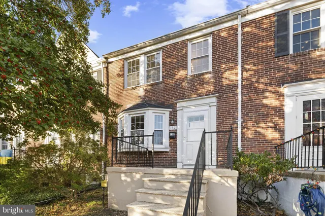 $2,400 | 132 Overbrook Road, Baltimore, MD 21212