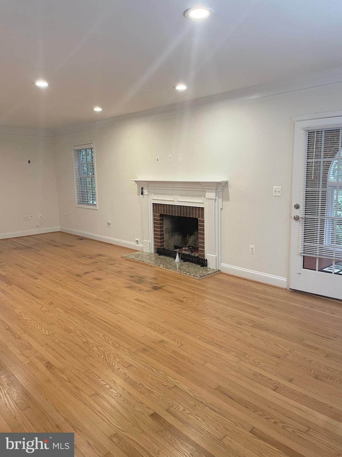 9309 Main Street Manassas, VA 20110 - Photo 25 of 60 Living Room