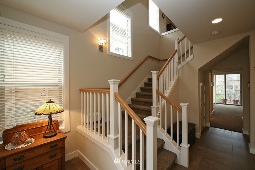 4075 Wells Avenue North Renton, WA 98056 - Photo 2 of 24 Gallery Image 2