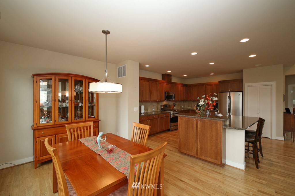 4075 Wells Avenue North Renton, WA 98056 - Photo 11 of 24 Gallery Image 11