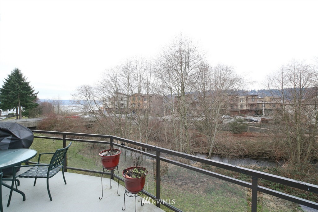 4075 Wells Avenue North Renton, WA 98056 - Photo 14 of 24 Gallery Image 14