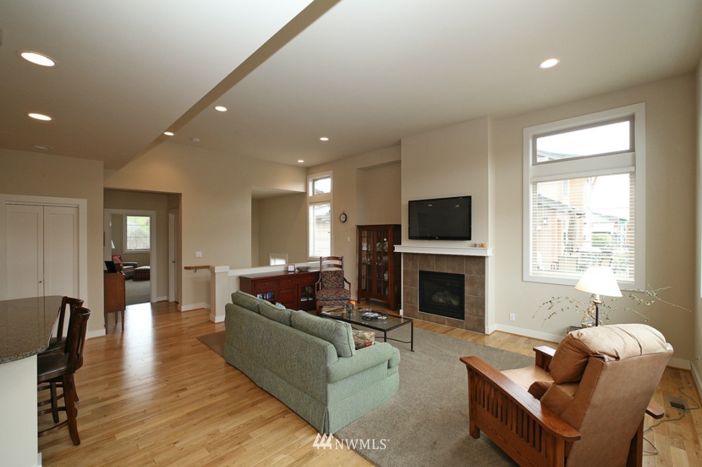 4075 Wells Avenue North Renton, WA 98056 - Photo 4 of 24 Gallery Image 4