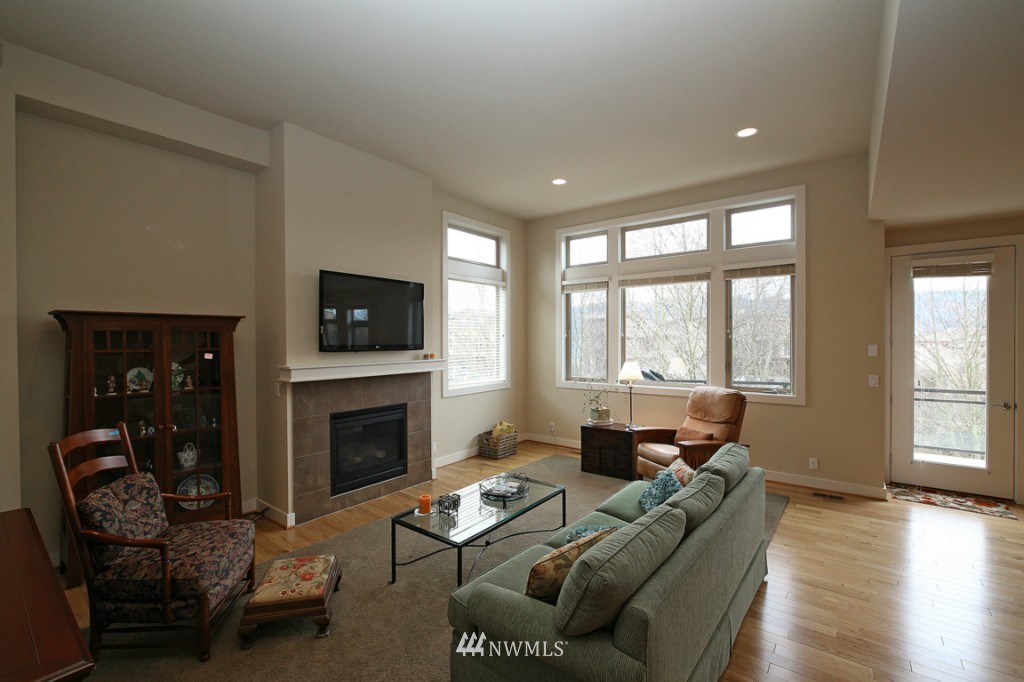 4075 Wells Avenue North Renton, WA 98056 - Photo 5 of 24 Gallery Image 5