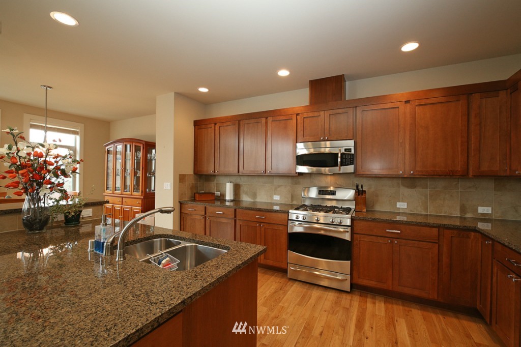 4075 Wells Avenue North Renton, WA 98056 - Photo 7 of 24 Gallery Image 7