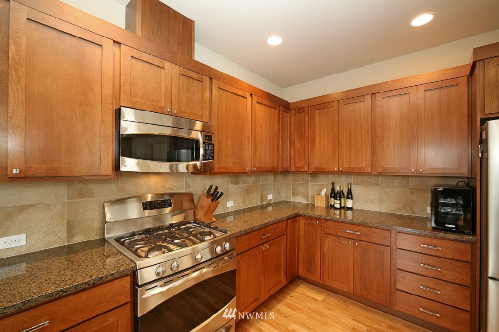 4075 Wells Avenue North Renton, WA 98056 - Photo 8 of 24 Gallery Image 8