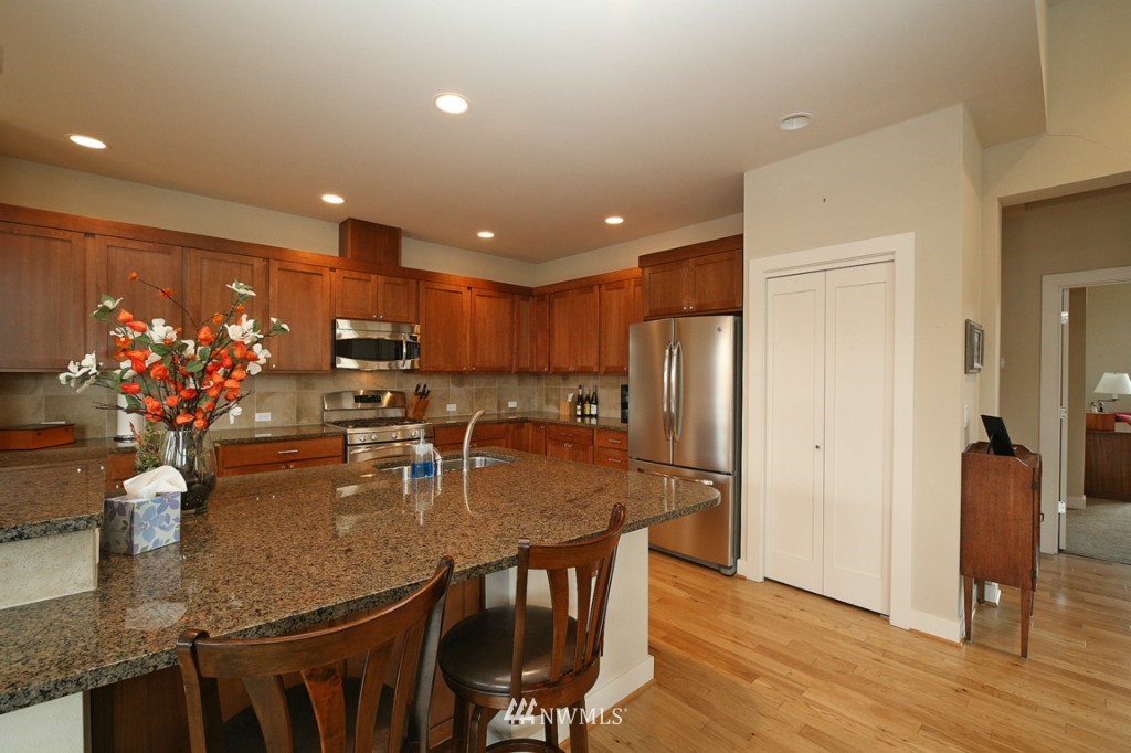 4075 Wells Avenue North Renton, WA 98056 - Photo 9 of 24 Gallery Image 9