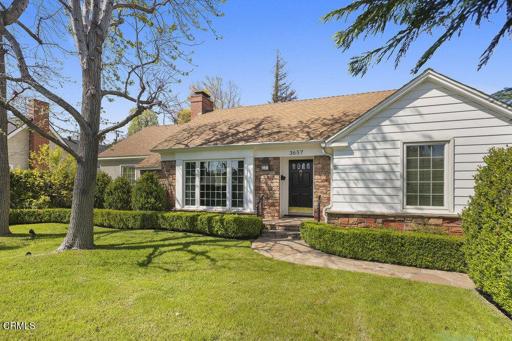 a view of a house with a yard and plants