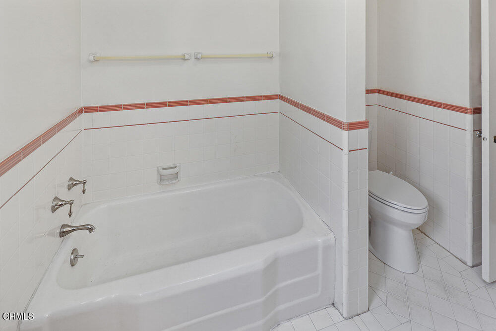 3657 Thorndale Road Pasadena, CA 91107 - Photo 34 of 44 a bathroom with a bathtub and toilet